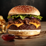 Linha Artesanal: Roma - 200g - Linha Jerragê (Ingredientes: Alface Americana, Carne Desfiada No Melhor Estilo Jerrajê®, Cebola Roxa, Maionese, Pão Com Gergelim, Queijo Cheddar, Sache: Molho Barbecue, Suculento Burger de Pura Carne Artesanal Grelhada Com Sal Grosso)