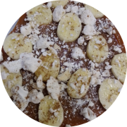 Doces: Banana - Pizza Assada | Grande (Ingredientes: Banana, Canela, Doce de Leite, Merengue)