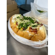 Hot Dogs: Dog aberto Linguiça - Lanches (Ingredientes: + 2 Linguiça, Barbecue, Batata Palha, Catchup, Ervilha, Maionese, Milho, Mostarda, Ovo, Parmesão, Tomate)