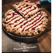 Doces: 55 - Perla Rossa - Pizza Grande (8 Fatias 35cm) (Ingredientes: Chocolate Branco Forneável, Cream Cheese, Geleia de Frutas Vermelhas)
