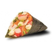 Temakis: Temaki salmão com kani - Temaki Tradicional (Ingredientes: Arroz, Cebolinha, Cream Cheese, Kani, Salmão Cru)