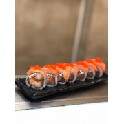 Makimono: Uramaki Ebi Salmon (10 Peças) - uramaki com camaraõ empanado, laminas de salmão e ova de masago