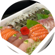Combinado: DOM 3 - 60pçs - SASHIMI 5 Salmão/ 5 Atum/ 5 Peixe branco. HOSSOMAKI 10 Filadelfia/ 10 Atum. URAMAKI 10 SKIN. NIGUIRI 2 Salmao/ 2 Atum / 1 Peixe branco. HOT ROLL 10 Filadelfia * (peças não podem ser alteradas)*