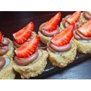 Sobremesas: Hot Roll Morango C/ Creme de Avelã 08und. - Creme de Avelã, Morango e Paçoca