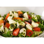 Entradas e Porções: Salada Caprese - Entradas e Porções (Ingredientes: Mix de Folhas, Tomates, Mozarela de Búfala, Manjericão, Regados Com Redução de Aceto Balsâmico)