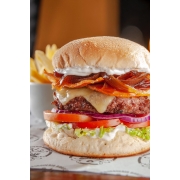 Hambúrguer: Prime Bacon (Acompanha Fritas) - Hambúrguer (Ingredientes: Alface Americana, Bacon, Batata, Cebola Roxa, hambúrguer bovino assado na brasa, Queijo, Tomate)