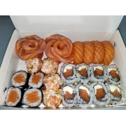 Combinados: Combinado SASUKE 30 pçs - Combos e Combinados (Ingredientes: 10 Sashimis, 4 Niguiris Salmão, 4 Joys Salmão, 4 Uramakis Salmão, 4 Uramakis Salmão Grelhado, 4 Hossomakis Salmão)