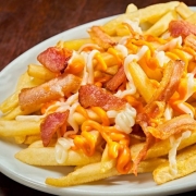Porções: Batata Maluca - Grande (Ingredientes: Bacon, Batata frita, Catupiry, Cheddar)