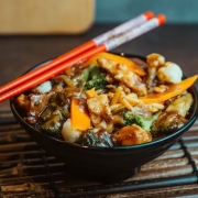 Yakissoba: Yakissoba Tradicional - Yakissoba | Com legumes | Pequeno (Ingredientes: Macarrão Chinês Com Tenros Pedaços de Carne, Frango e Legumes Selecionados)