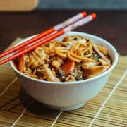 Yakissoba: Yakissoba Vegetariano - Yakissoba | Com legumes | Pequeno (Ingredientes: Macarrão Chinês Com Legumes, Champignon e Ovos de Codorna)