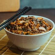 Yakissoba: Yakissoba Shimeji - Yakissoba | Com legumes | Pequeno (Ingredientes: Yakissoba de Shimeji Com Champignon, Cebolinha, Manteiga e Shoyo)