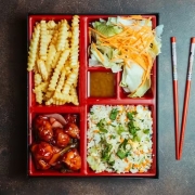 Mix Chinês: Lombo Agridoce Mix - Mix (Ingredientes: Lombo agridoce + risoto de presunto ( cenoura, ovos, presunto, e cebolinha) + batata frita + salada de alface americana com cenoura + molho especial)