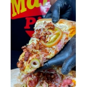 Tradicionais: Americana - Pizza Grande (Ingredientes: Bacon Fatiado, Cebola, Mussarela, Presunto, Tomate)