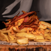 Porções: Batata Canoa - Porçâo Grande (Ingredientes: Batata, Cheddar, Pedaços de Bacon)