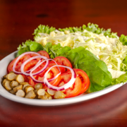 Saladas: Salada Verde - Alface Americana, Tomate, Pepino, Cebola Roxa e Rúcula
