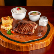 Porções: Contra Filé 450g - Porções acompanhamento (Ingredientes: Selecione o seu acompanhamento)
