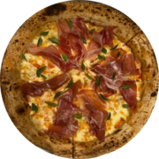 Tradicionais: Piacenza - Pizza Individual (Ingredientes: Catupiry, Champignon, Manjericão, Molho de Tomate, Muçarela, Parma, Tomate Picado)