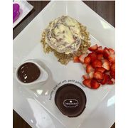 Sobremesas: Grand Gateau - Sobremesas (Ingredientes: Bolinho quente c/ recheio duo (leitinho c/ chocolate), calda de chocolate de avelã, acompanha sorvete de ninho trufado!)