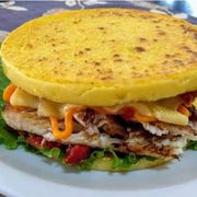 Lanches: X Polenta Com Peixe - Lanche (Ingredientes: Alface, Bacon, Calabresa, Ervilha, Filé de Peixe, Milho, Mussarela, Ovo, Palmito, Polenta, Presunto, Provolone, Tomate)