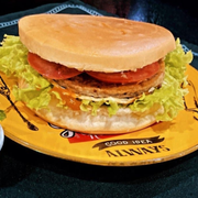 Lanches: X Salada - Lanche (Ingredientes: Alface, Hambúrguer Artesanal!, Ovo, Presunto, Queijo, Tomate)
