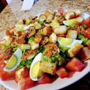Pratos Saudáveis: Salada Caesar - Prato (Ingredientes: Salada Caesar Com Frango e Ovos)