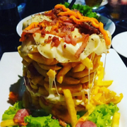 Porções: Porção Torre de Batata (G) - Batata Frita, Mussarela, Orégano, Cheddar, Bacon, Calabresa