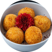 Especialidades: Bolinhos de salmão (5 unidades) - Salmão, cream cheese, cebolinha empanados na panko e frito
