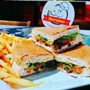Lanches: Big X Monumento - Lanche (Ingredientes: Alface, Cebola, Cheddar, Fritas, Miolo de Alcatra em Cubos, Molho Verde, Tomate)