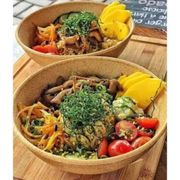 Poke: Poke Vegetariano - 450 a 500g de Gohan Alho Poró Crispy, Manga, Shimeji, Couve Crispy, Cream Cheese, Sunomono, Amendoas C/ Mel, Pimenta Biquinho, Cebola Roxa, Nori.