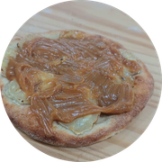 Esfihas Doces: Banana com Doce de Leite - Esfiha (Ingredientes: Banana, Canela, Doce de Leite)