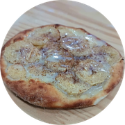 Esfihas Doces: Banana com Leite Condensado - Esfiha (Ingredientes: Banana, Canela, Leite Condensado)