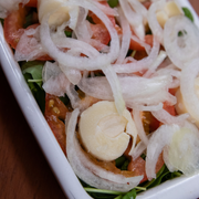 Porções: Salada Mista - Porção Inteira (Ingredientes: Alface, Cebola, Palmito, Rúcula, Tomate)