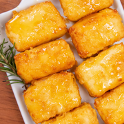 Porções: Queijo Coalho a Milanesa 200g - Porção Inteira (Ingredientes: Creme de Alho, Molho Tartaro, Queijo Coalho a Milanesa)