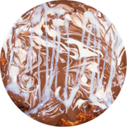 Doces: Dois Amores - Pizza Grande (Ingredientes: Base Muçarela, Chocolate ao Leite, Chocolate Branco)