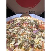 SELEÇÃO DO PONTO: Americana - Pizza Grande (Ingredientes: Azeitona Picada, Bacon, Molho de Tomate, Mussarela, Orégano, Tomate Fatiado)