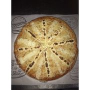 Tradicionais: TRES QUEIJOS - Pizza Grande (Ingredientes: Cream Cheese, Molho de Tomate, Mussarela, Orégano, QUEIJO COALHO, Tomate)