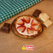Esfihas Doces: Chocolate Branco C/ Morango - Esfiha Doces (Ingredientes: Chocolate Branco, Morango)
