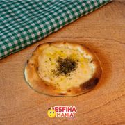 Esfihas salgadas campeãs: Queijo - Esfiha aberta tradicional de Queijo