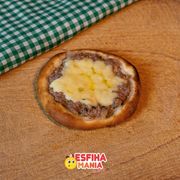 Esfihas salgadas: Carne C/ Queijo - Esfihas salgadas (Ingredientes: Esfiha de carne tradicional, muçarela)