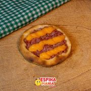 Esfihas salgadas: Calabresa Cheddar - Esfihas salgadas (Ingredientes: Cheddar, Esfiha de calabresa tradicional)