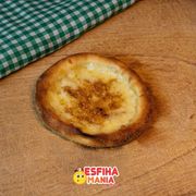Esfihas salgadas: Alho - Esfihas salgadas (Ingredientes: Alho Frito, muçarela)