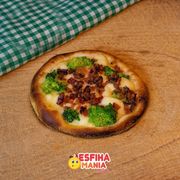 Esfihas salgadas: Brócolis C/ Bacon - Esfihas salgadas (Ingredientes: Bacon, Brócolis, muçarela)