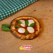 Esfihas especiais: Marguerita Especial - Esfihas salgadas (Ingredientes: Manjericão, Molho de Tomate, muçarela de bufala)
