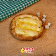Esfihas salgadas: Quatro Queijos - Esfihas salgadas (Ingredientes: Catupiry, muçarela, Parmesão, Provolone)