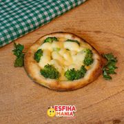 Esfihas salgadas: Catubrócolis - Esfihas salgadas (Ingredientes: Brócolis, Catupiry, muçarela)