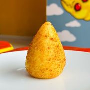 Salgados: Coxinha - Salgado de Macaxeira com Frango