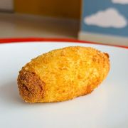 Salgados: Enrolado de Salsicha Frito - Salgado de Macaxeira com Salsicha