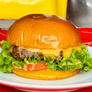 Sanduiches Artesanais: StopBagunca Artesanal - Sanduiches Artesanais (Ingredientes: Bacon, Cebola Caramelizada, Hamburguer Caseiro 130g, ovo, pão brioche, Queijo Cheddar, Salsicha, verduras)