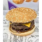 Hambúrguer: 13- Big Supremo - Hambúrguer Grande (Ingredientes: cebola roxa, Cheddar, Duplo Hambúrguer Artesanal, Molho Barbecue, Molho Supremo, Pão, Picles, Tomate)
