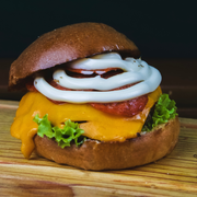 Sanduíches: Burguer peppi - Hambúrguers (Ingredientes: Alface, Blend Artesanal Bovino 150g, catupiry, peperroni, Queijo Cheddar, Tomate)